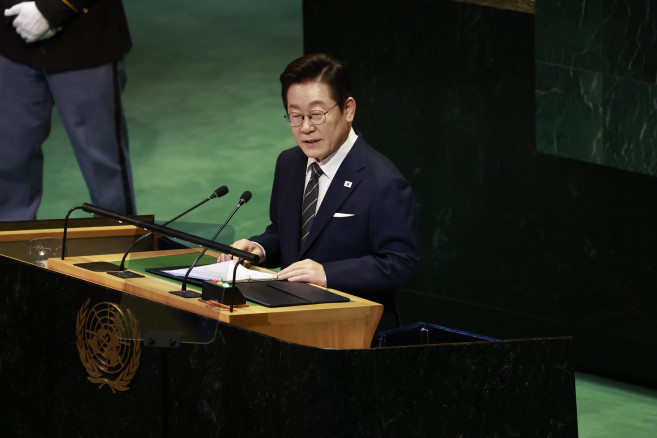 ▲이재명 대통령이 23일(현지시간) 미국 뉴욕 유엔본부 총회장에서 기조연설을 하고 있다.   (연합뉴스)