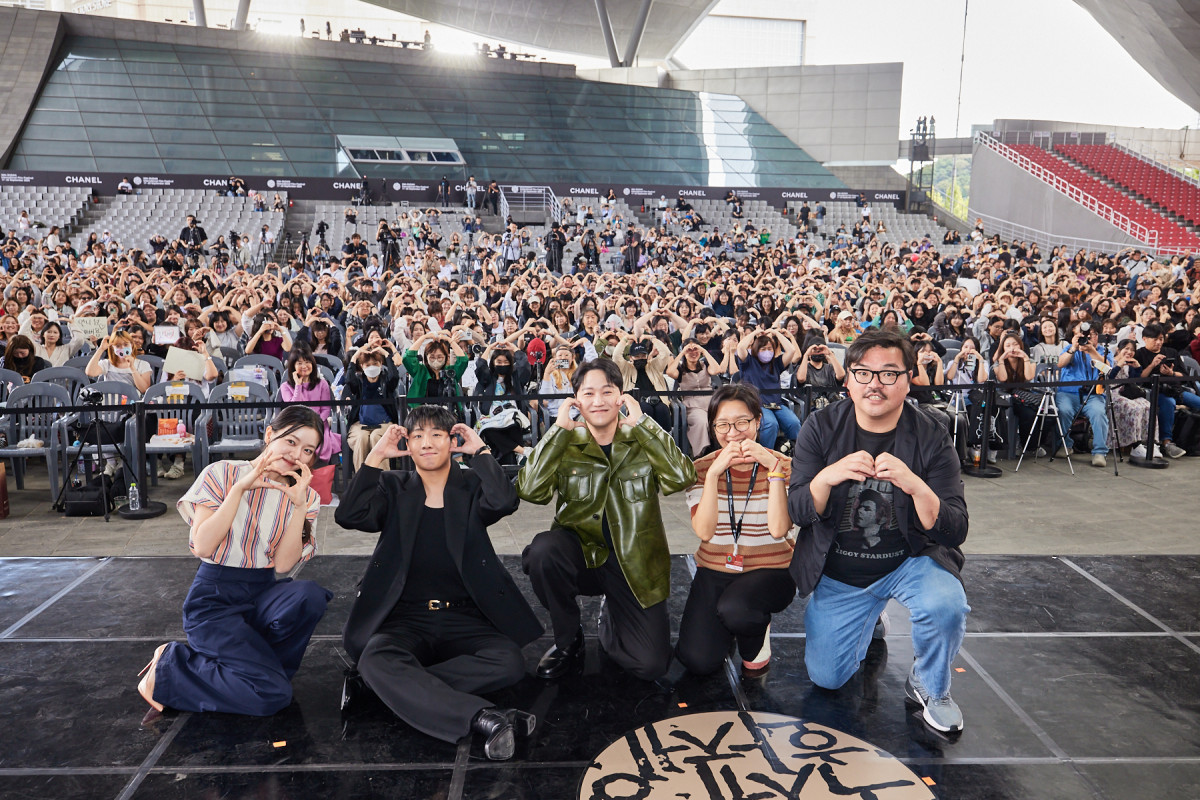 ▲영화 '극장의 시간들' 제작진들의 모습 (티캐스트)