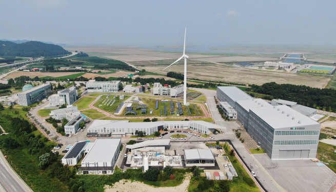 ▲전북 부안 신재생에너지단지 내에 위치한 현대건설 수전해 기반 수소 생산기지 전경. (사진제공=현대건설)