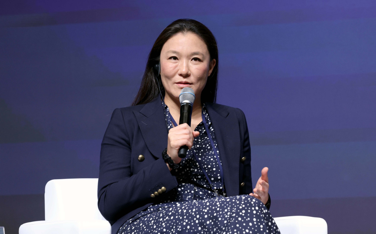 ▲릴리 리우(Lily Liu) 솔라나재단 회장이 24일 서울 서초구 JW메리어트 호텔 서울 그랜드볼룸에서 열린 이투데이 창간 15주년 테크퀘스트 및 넥스블록출범 기념 대토론 ‘디지털자산시장의 건강한 생태계 구축방안’에서 ‘디지털자산시장의 글로벌동향과 미래 발전 방향’에 대해 유승재 티사이언티픽 대표와 대담하고 있다. 이번 대토론에서는 가상자산 정책 방향과 산업 혁신, 글로벌 동향을 폭넓게 조망하며 시장의 안정적 발전을 위한 구체적 해법을 모색하고 향후 금융산업의 나아갈 길에 대한 심도 있는 통찰을 제시한다. 신태현 기자 holjjak@