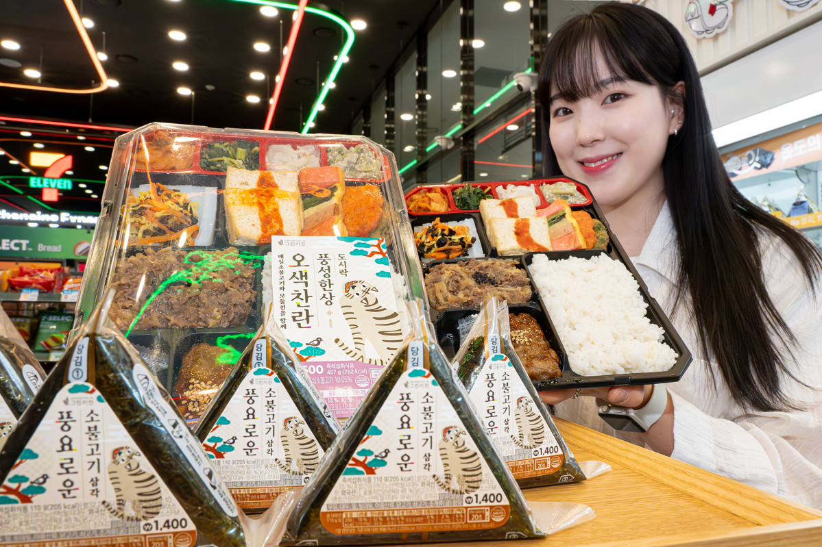 ▲세븐일레븐이 추석을 앞두고 '오색찬란풍성한상도시락'을 비롯한 간편식을 30일 출시한다.  (사진제공=세븐일레븐)