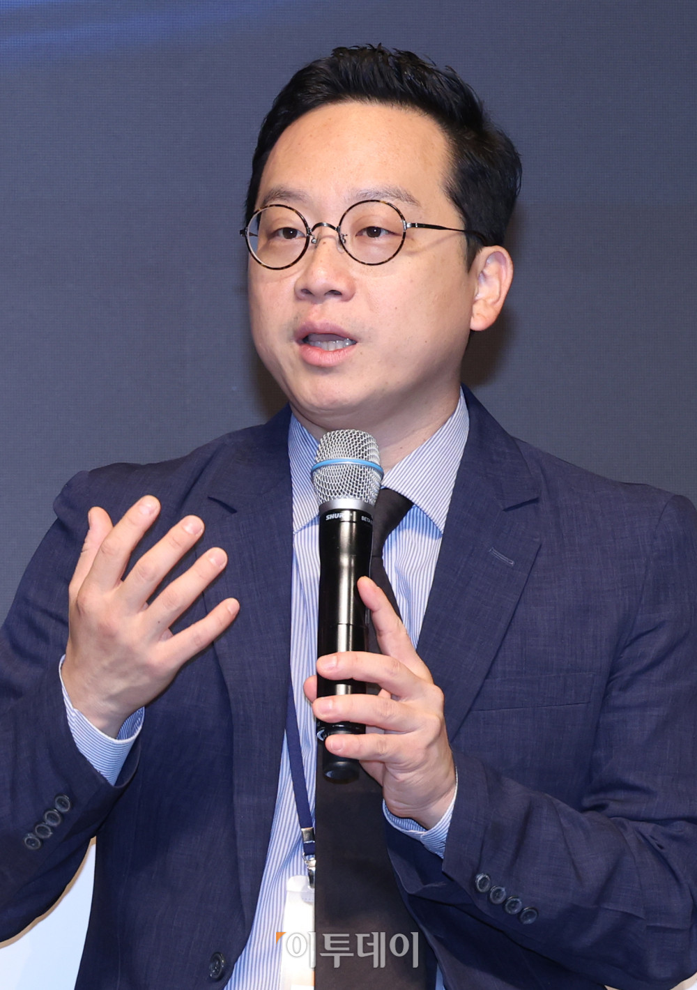 ▲24일 서울 서초구 JW메리어트 호텔 서울 그랜드볼룸에서 열린 이투데이 창간 15주년 테크퀘스트 및 넥스블록출범 기념 대토론 '디지털자산시장의 건강한 생태계 구축방안'에서 오종욱 웨이브릿지 대표가 디지털 자산 기본법에 대한 업계 기대감과 대응현황을 주제로 패널토론을 하고 있다.  고이란 기자 photoeran@