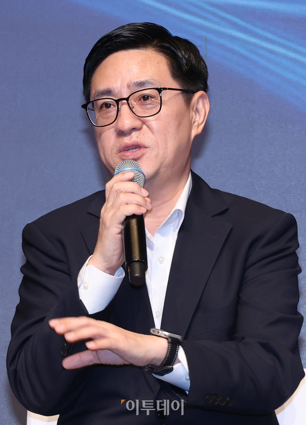 ▲24일 서울 서초구 JW메리어트 호텔 서울 그랜드볼룸에서 열린 이투데이 창간 15주년 테크퀘스트 및 넥스블록출범 기념 대토론 '디지털자산시장의 건강한 생태계 구축방안'에서 조진석 한국디지털에셋(KODA) 대표이사가 디지털 자산 기본법에 대한 업계 기대감과 대응현황을 주제로 패널토론을 하고 있다.  고이란 기자 photoeran@