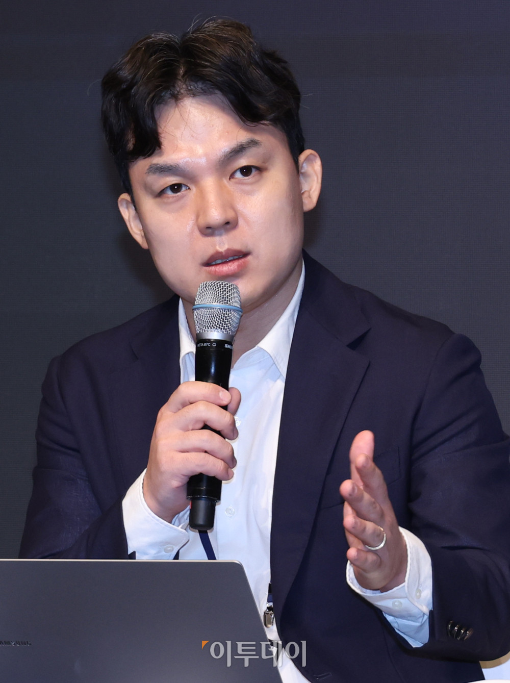 ▲24일 서울 서초구 JW메리어트 호텔 서울 그랜드볼룸에서 열린 이투데이 창간 15주년 테크퀘스트 및 넥스블록출범 기념 대토론 '디지털자산시장의 건강한 생태계 구축방안'에서 심원태 금융위원회 사무관이 디지털 자산 기본법에 대한 업계 기대감과 대응현황을 주제로 패널토론을 하고 있다.  고이란 기자 photoeran@