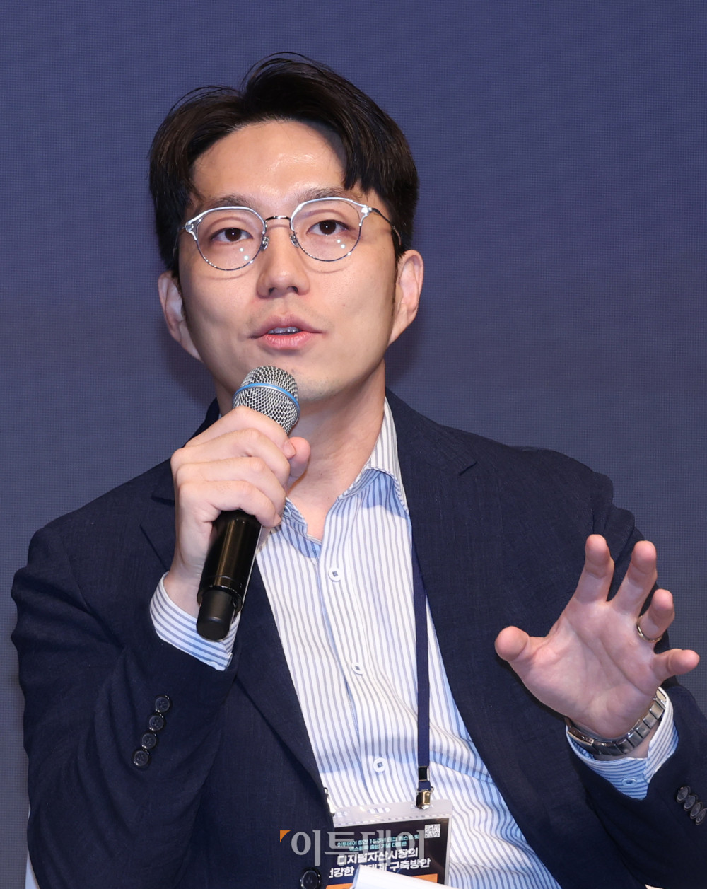 ▲24일 서울 서초구 JW메리어트 호텔 서울 그랜드볼룸에서 열린 이투데이 창간 15주년 테크퀘스트 및 넥스블록출범 기념 대토론 '디지털자산시장의 건강한 생태계 구축방안'에서 김경업 오픈에셋 대표가 디지털 자산 기본법에 대한 업계 기대감과 대응현황을 주제로 패널토론을 하고 있다.  고이란 기자 photoeran@