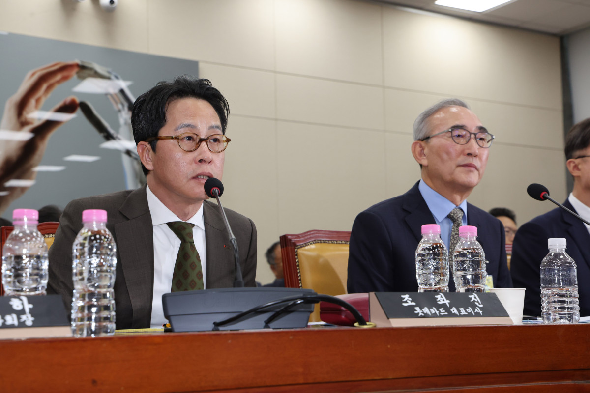 ▲조좌진 롯데카드 대표이사가 24일 오전 서울 여의도 국회 과학기술정보방송통신위원회 전체회의에서 열린 대규모 해킹사고(통신·금융) 관련 청문회에서 답변하고 있다. (사진=뉴시스)