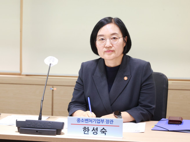 ▲한성숙 중소벤처기업부 장관이 22일 서울 영등포구 중소기업중앙회에서 열린 '중소기업계 노동현안 간담회'에서 인사말을 하고 있다. (사진제공=중소벤처기업부)