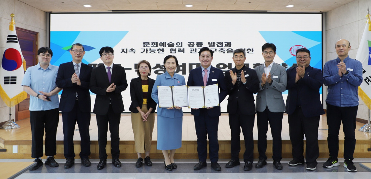 ▲23일 양평군청 회의실에서 덕성여자대학교와 양평군청이 업무협약을 체결했다.
 (사진=덕성여대)