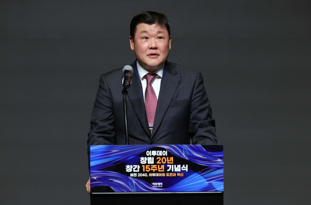 ▲이언주 더불어민주당 최고위원이 24일 서울 서초구 JW메리어트 호텔 서울 그랜드볼룸에서 열린 이투데이 창립 20년, 창간 15주년 기념식 '비전2040, 이투데이의 도전과 혁신'에서 축사를 하고 있다. 이번 기념식은 이투데이의 여정을 돌아보며, 새로운 도약을 선언하는 자리다. 신태현 기자 holjjak@