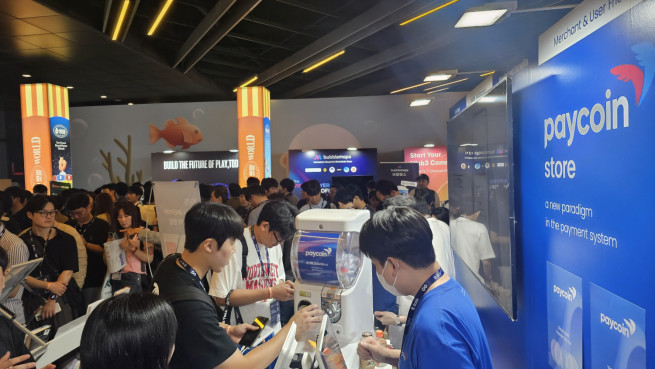 ▲다날은 23일 서울에서 열린 코리아 블록체인 위크(KBW) 2025에서 11월 정식 출시 예정인 스테이블코인 기반 결제 플랫폼의 데모 버전을 선보였다. (사진제공 = 다날)