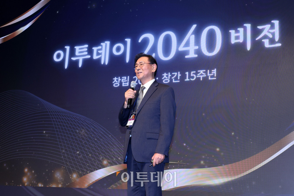 ▲이종재 이투데이 대표가 24일 서울 서초구 JW메리어트 호텔 서울 그랜드볼룸에서 열린 이투데이 창립 20년, 창간 15주년 기념식 '비전 2040, 이투데이의 도전과 혁신'에서 비전발표를 하고 있다. 이번 기념식은 이투데이의 여정을 돌아보며, 새로운 도약을 선언하는 자리이다. 고이란 기자 photoeran@