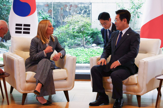 ▲이재명 대통령과 조르자 멜로니 이탈리아 총리가 24일(현지시간) 미국 뉴욕 주유엔대한민국대표부에서 정상회담을 하고 있다.   (연합뉴스)