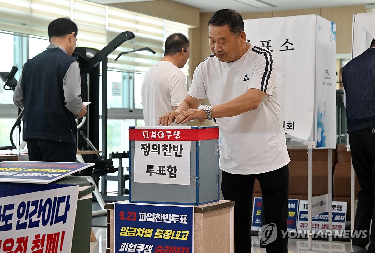 ▲파업 찬반 투표하는 경기버스노조 (연합뉴스)