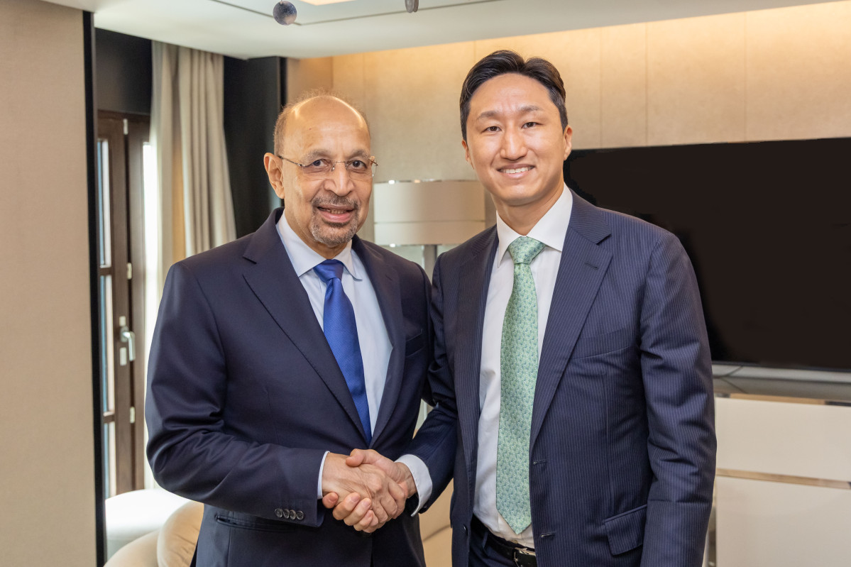 ▲정기선 HD현대 수석부회장(오른쪽)이 25일 서울 중구 반얀트리호텔에서 칼리드 알팔리 사우디아라비아 투자부 장관과 회담을 가졌다. (사진제공=HD현대)