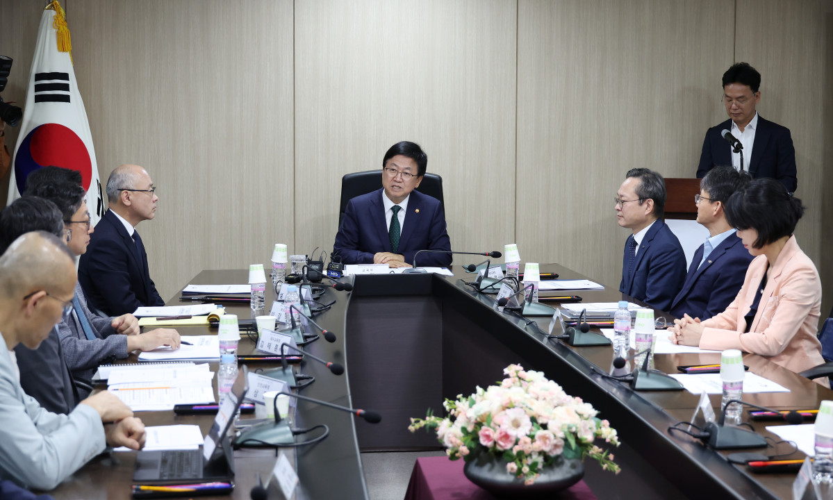 ▲최교진 사회부총리 겸 교육부 장관이 25일 서울 영등포구 한국교육시설안전원에서 열린 2025년 제6차 시도부교육감 회의에서 발언하고 있다. (연합뉴스)