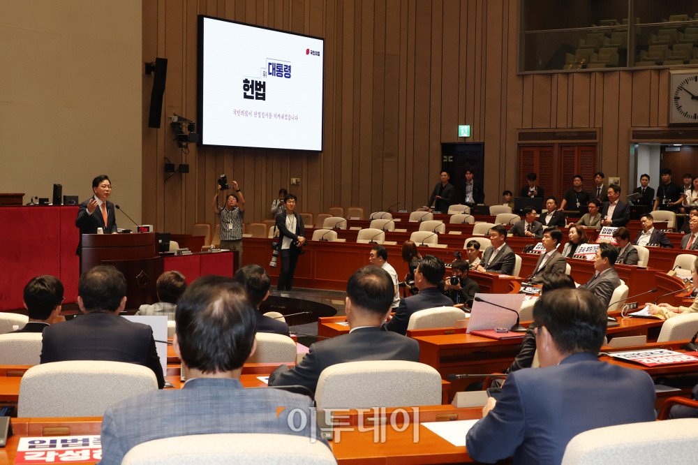 ▲송언석 국민의힘 원내대표가 25일 서울 여의도 국회에서 열린 의원총회에서 발언을 하고 있다. 고이란 기자 photoeran@