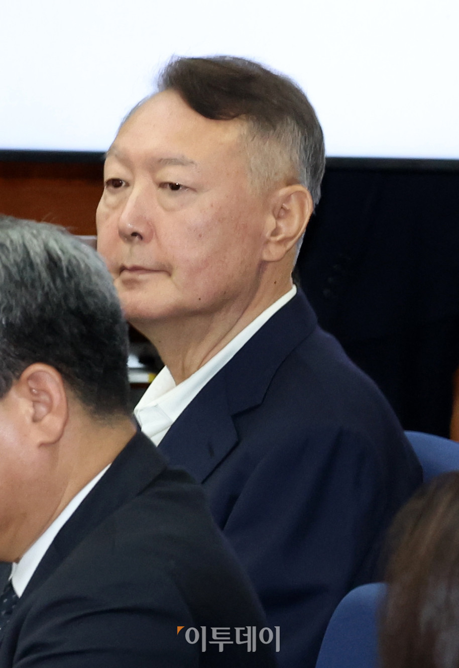 ▲윤석열 전 대통령이 지난 9월 26일 서울 서초구 서울중앙지법에서 열린 특수공무집행방해, 직권남용 권리행사방해 등 혐의 사건 첫 공판에 출석한 모습. 고이란 기자 photoeran@