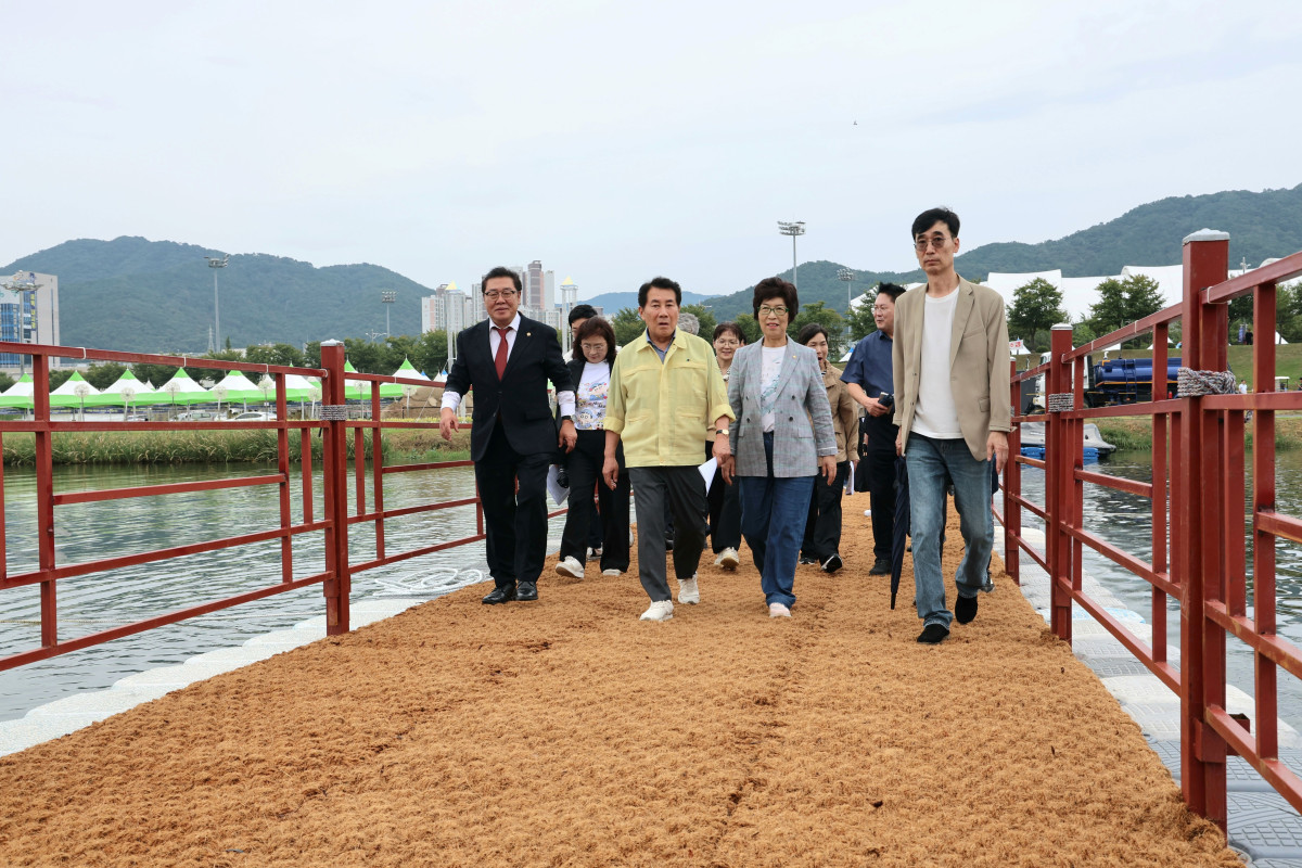 ▲나동연 양산시장이 삽량문화축전 현장점검에 나서고 있다. (사진제공=양산시청 )
