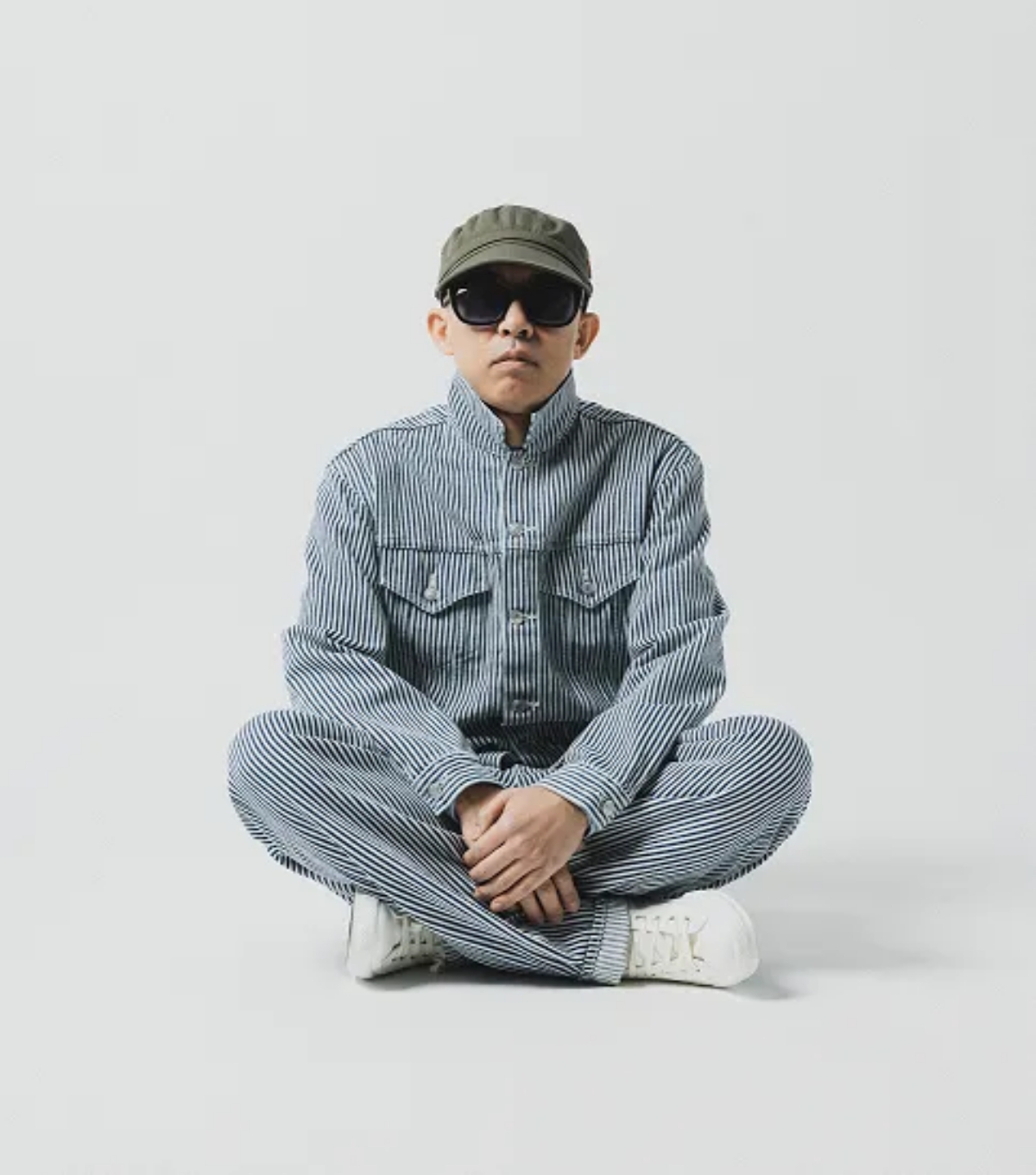 ▲2023년 4월 출시된 리바이스 x 니고 컬렉션 의상을 입고 있는 니고. (출처=휴먼메이드 사이트 캡처)