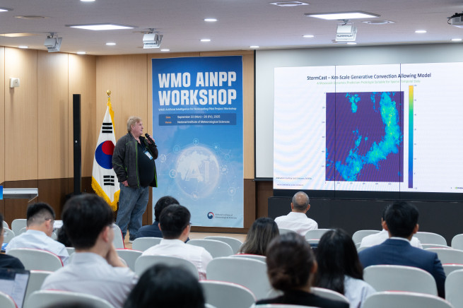 ▲제프 아디(Jeff Adie) 엔비디아 수석 엔지니어가 AINPP 워크숍에서 발표하고 있다. (사진제공=기상청)