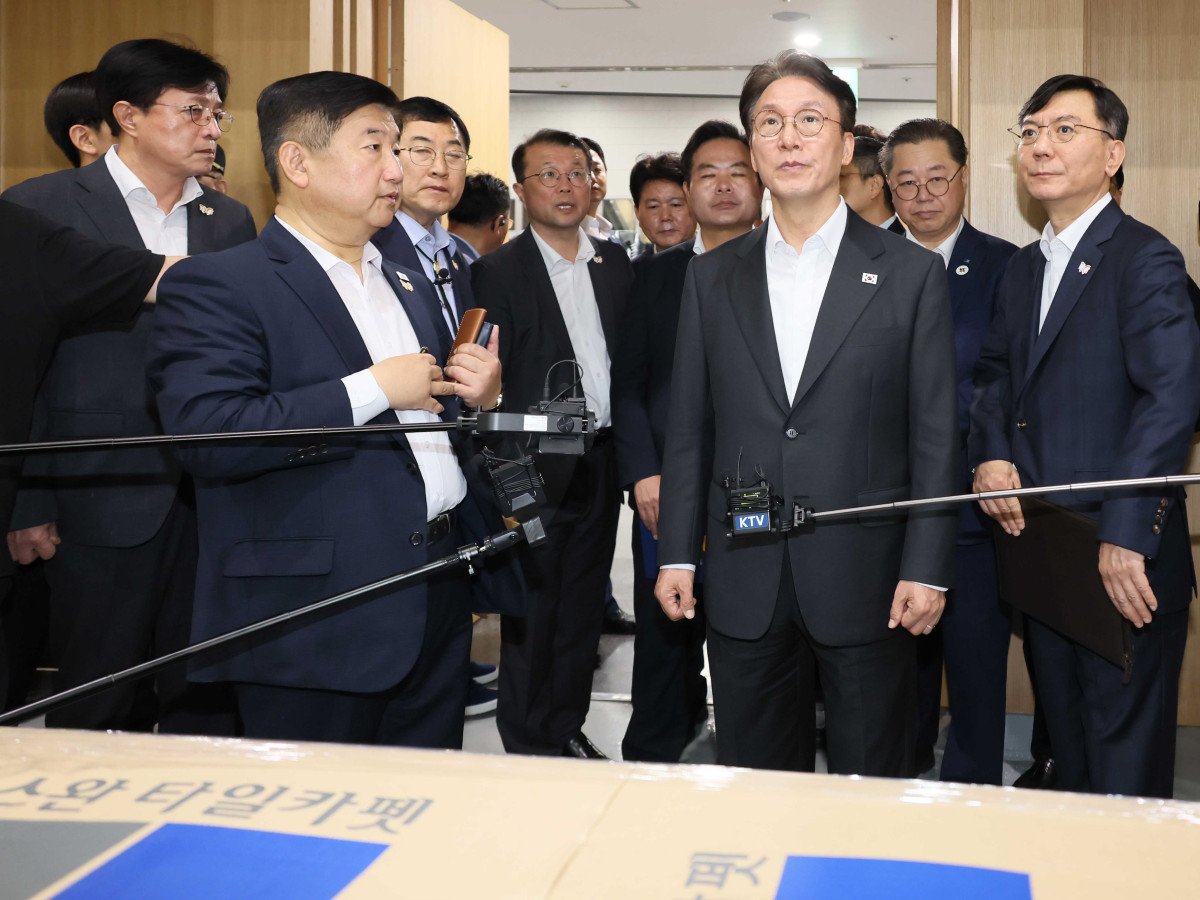 ▲김민석 국무총리가 26일 경주 화백컨벤션센터(HICO)에 조성 중인 APEC 정상회의장을 찾아 둘러보고 있다. 2025.9.26 (연합뉴스)