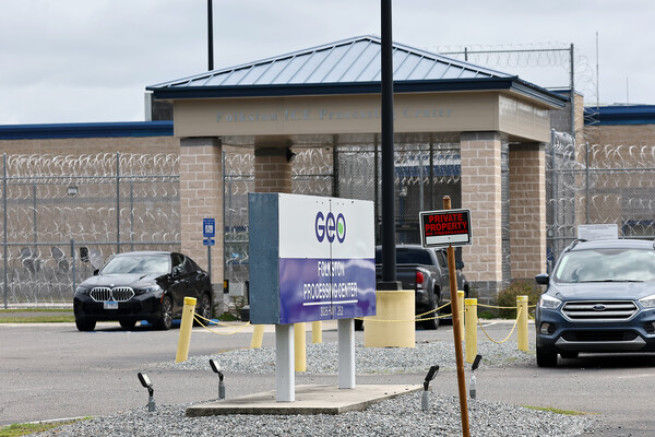 ▲9월9일(현지시간) 미국 당국의 이민 단속으로 체포된 현대차-LG엔솔 배터리공장 건설 현장 직원들이 수감돼 있는 조지아주 포크스턴의 이민세관단속국(ICE) 구금시설 모습.  (연합뉴스)