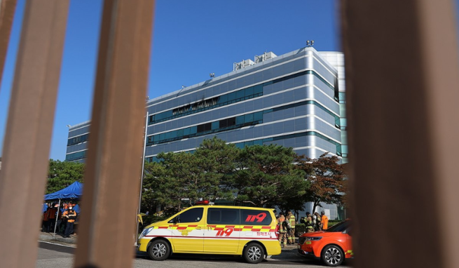 ▲진화 작업이 진행 중인 대전 국가정보자원관리원. (연합뉴스)