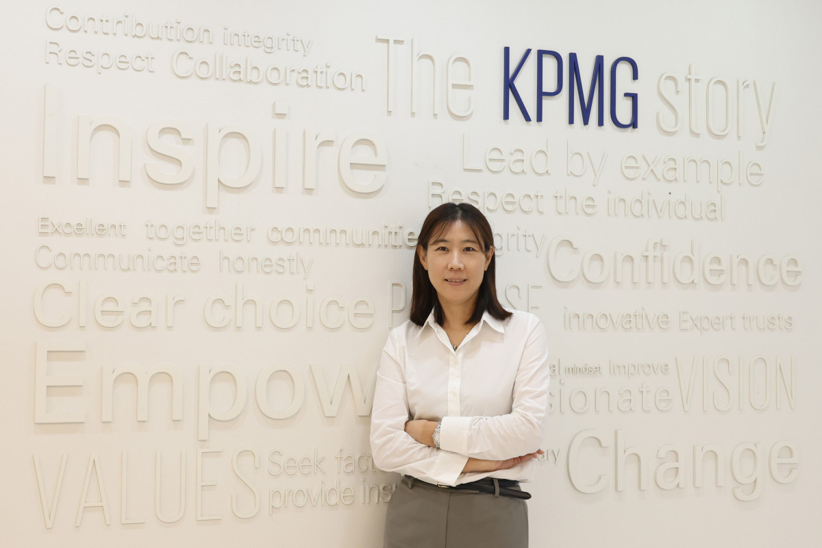 ▲강인혜 삼정KPMG IPO지원센터장이 지난달 16일 서울 강남구 역삼동에 위치한 사무실에서 이투데이와 인터뷰에 앞서 포즈를 취하고 있다. 고이란 기자 photoeran@