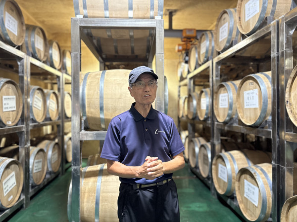 ▲이용익 시트러스 공장장이 25일 제주 서귀포시에 위치한 본사에서 시트러스 제품 공정에 대해 설명하고 있다.  (사진제공=중소기업중앙회 )