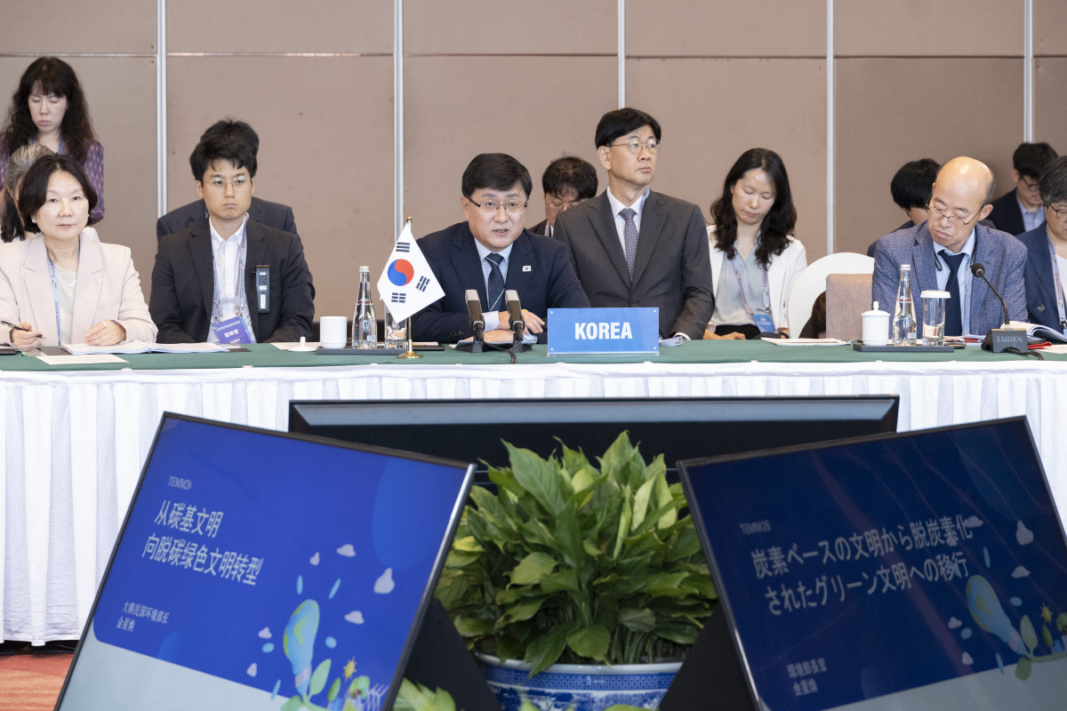 ▲김성환 환경부 장관이 28일 중국 옌타이에서 열린 제26차 한·중·일 환경장관회의(TEMM26)에 참석해 대한민국의 환경정책을 발표하고 있다.  (사진제공=환경부)