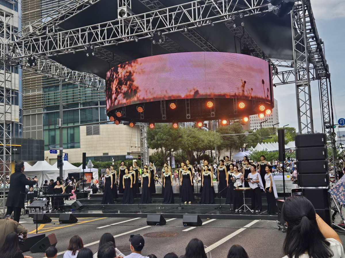 ▲27일 2025서리풀뮤직페스티벌에서 진행된 서리풀 합장제 사진 (윤희성 기자 yoonheesung@)