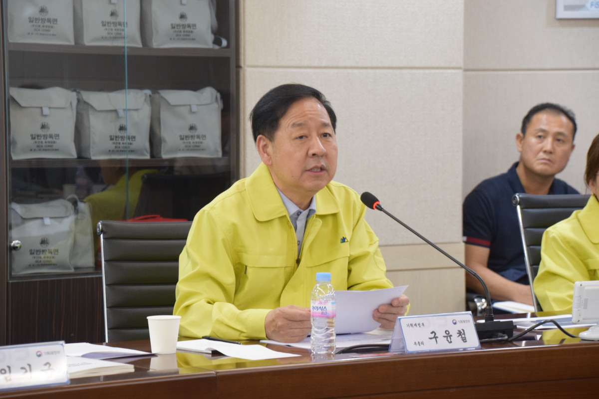 ▲구윤철 경제부총리 겸 기획재정부 장관이 27일 대전 국가정보자원관리원 화재와 관련해 '기재부 중앙사고수습본부' 회의를 주재하고 있다. (사진제공=기획재정부)