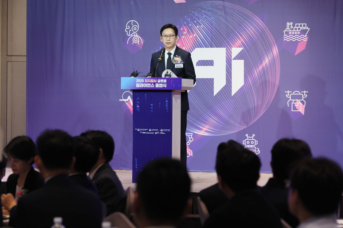 ▲배경훈 과학기술정보통신부 장관이 29일 서울 중구 앰배서더 서울 풀만 호텔에서 열린 ‘2025 피지컬AI 글로벌 얼라이언스 출범식’에서 개회사를 하고 있다. 신태현 기자 holjjak@
