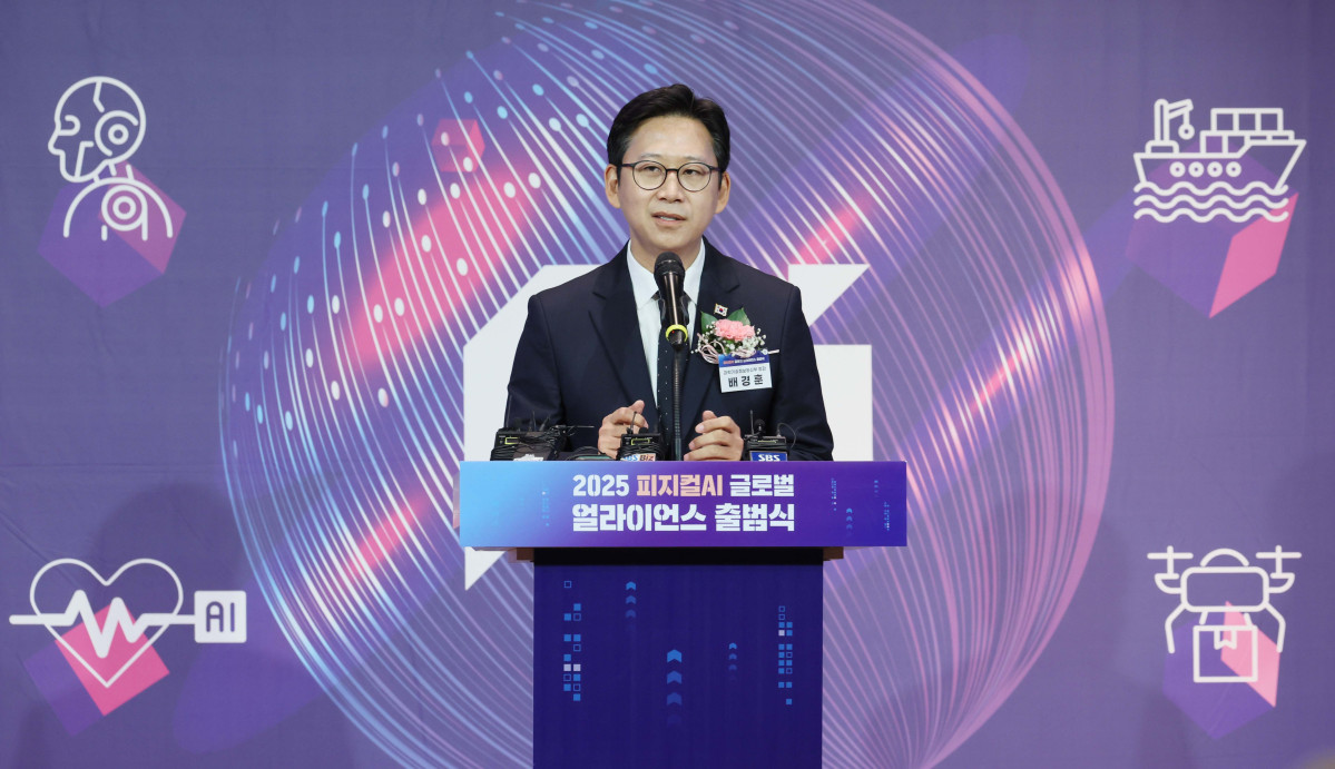 ▲배경훈 과학기술정보통신부 장관이 29일 서울 중구 앰배서더 서울 풀만 호텔에서 열린 ‘2025 피지컬AI 글로벌 얼라이언스 출범식’에서 개회사를 하고 있다. 신태현 기자 holjjak@