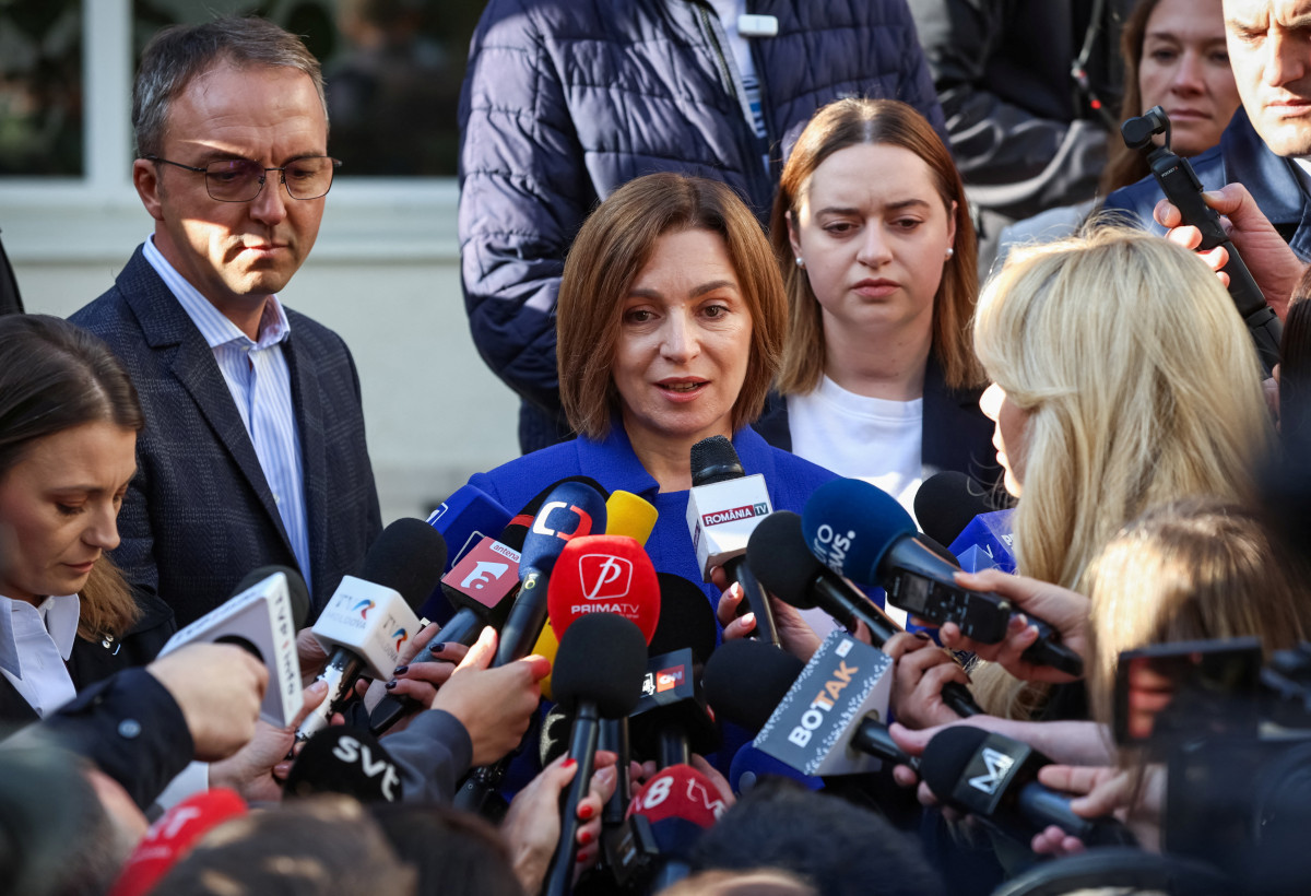 ▲28일(현지시간) 마이아 산두 몰도바 대통령이 총선 투표소에서 투표 후 기자회견을 하고 있다. (로이터연합뉴스)