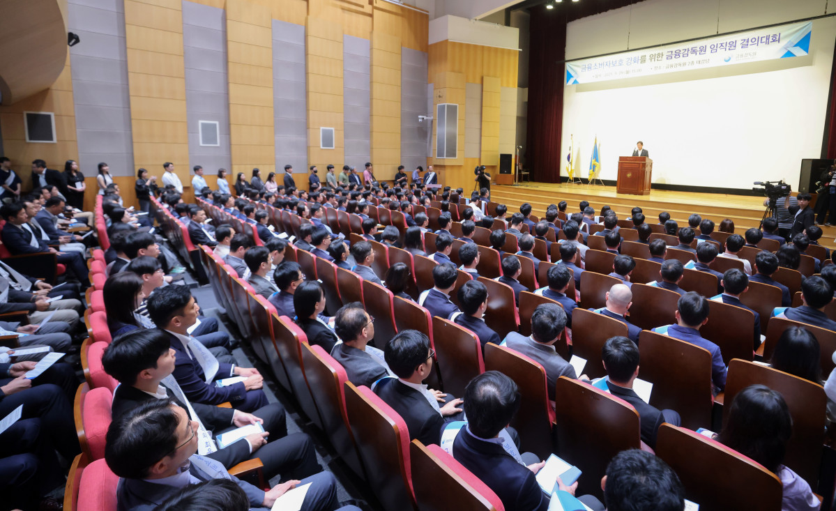 ▲이찬진 금융감독원장이 29일 서울 여의도 금융감독원에서 열린 금융소비자 보호 강화를 위한 임직원 결의대회에서 발언하고 있다. 신태현 기자 holjjak@