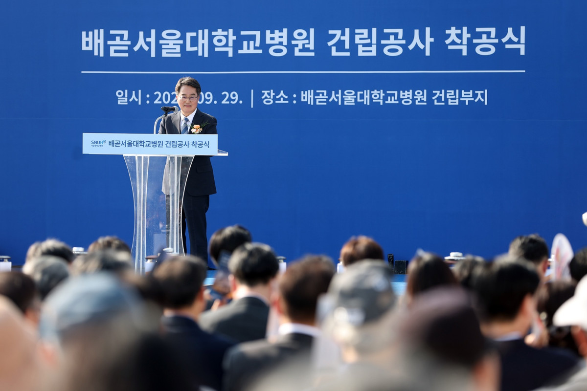 ▲김동연 경기도지사가 29일 배곧서울대학교병원 건립 부지에서 열린 배곧서울대학교병원 건립공사 착공식에서 연설하고 있다. (경기도)