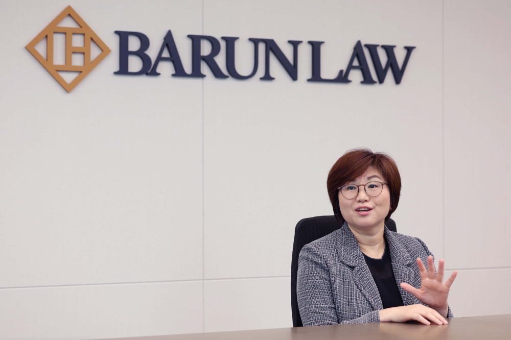 ▲이영희 법무법인 바른 대표변호사가 서울 강남구 법무법인 바른에서 이투데이와 인터뷰를 갖고 있다. 신태현 기자 holjjak@ (사진=신태현 기자 holjjak@)