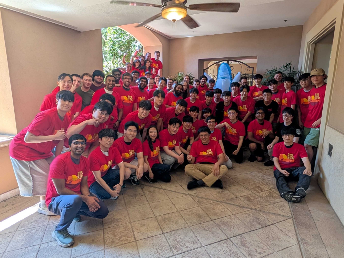 ▲한국·미국·캐나다 연합팀 ‘MMM(Maple Mallard Magistrates)’ 팀이 기념사진을 찍고 있다.
 (사진=숭실대)