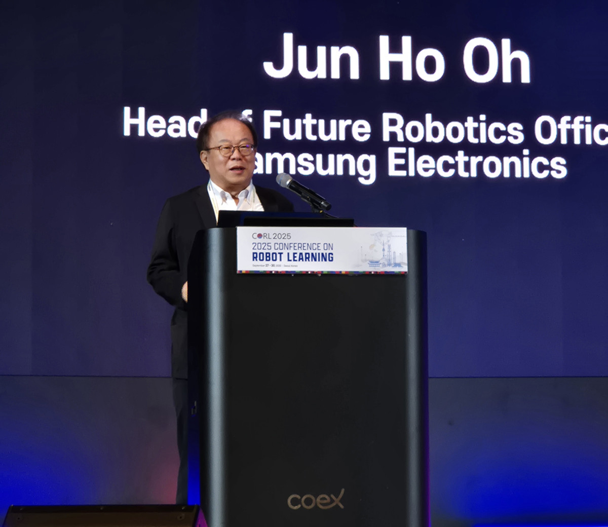 ▲오준호 삼성전자 미래로봇추진단장이 30일 서울 코엑스에서 열린 ‘제24회 휴머노이드 로봇 국제 컨퍼런스’에서 기조연설을 하고 있다. (박민웅 기자 pmw7001@)