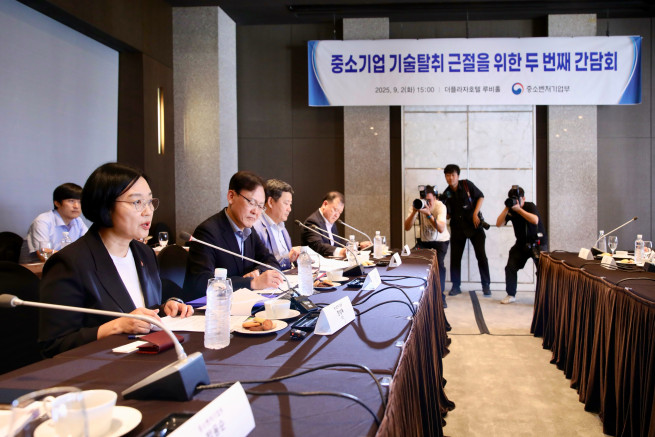 ▲한성숙 중소벤처기업부 장관이 지난 9월 서울 중구 더플라자호텔에서 열린 '중소기업 기술탈취 근절을 위한 두 번째 간담회'에서 인사말을 하고 있다. (사진제공=중소벤처기업부)
