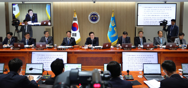 ▲이재명 대통령이 30일 용산 대통령실에서 열린 제44회 국무회의를 주재하고 있다.   (연합뉴스)