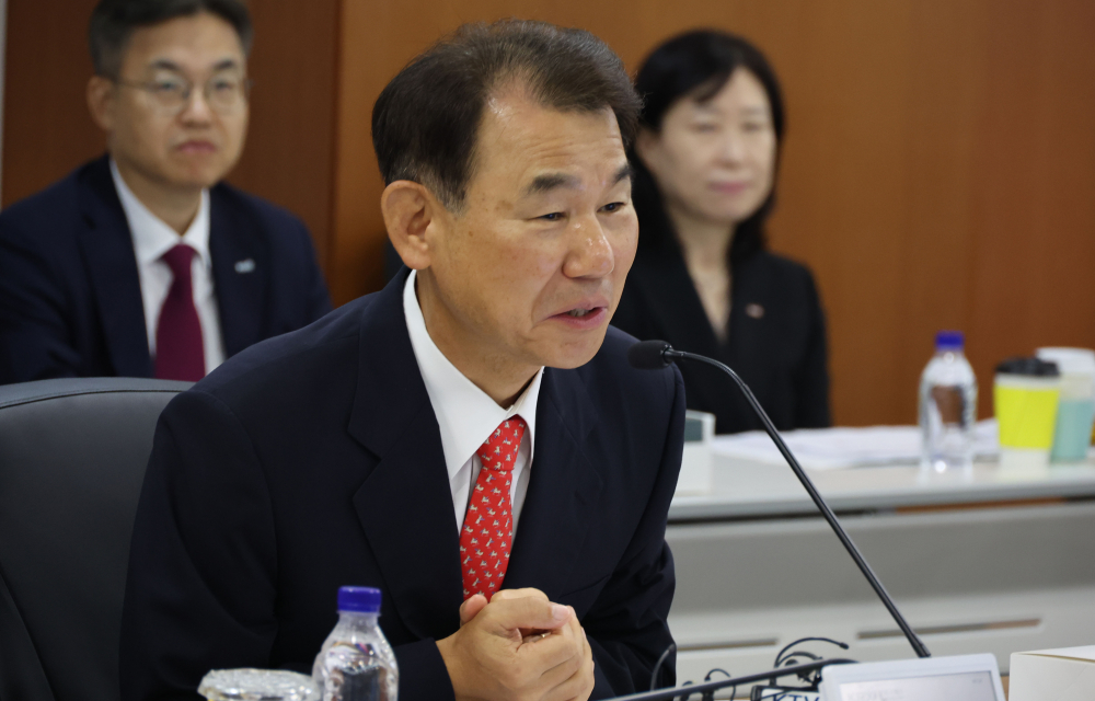 ▲정은보 한국거래소 이사장이 8일 서울 여의도 한국거래소에서 열린 자본시장 활성화를 위한 현장 간담회에서 환영사를 하고 있다. (청사사진기자단)