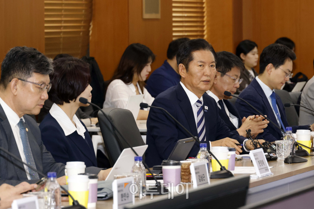 ▲정청래 더불어민주당 대표가 30일 서울 여의도 KRX한국거래소 서울사무소에서 열린 민주당 자본시장 현장 간담회에서 인사말을 하고 있다. 고이란 기자 photoeran@