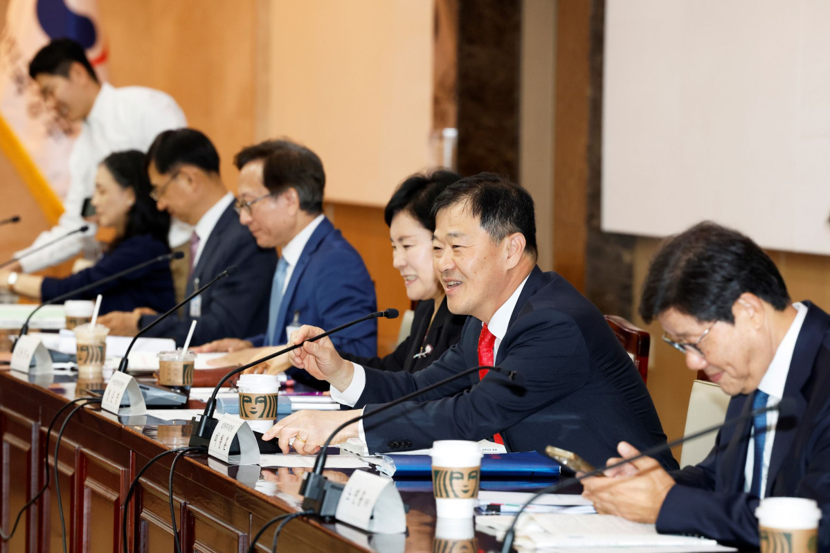 ▲이형훈 보건복지부 2차관이  30일 정부서울청사에서 김영태 부위원장(서울대병원장) 주재로 열린 제8차 바이오헬스혁신위원회에서 발언하고 있다. (사진제공=보건복지부)