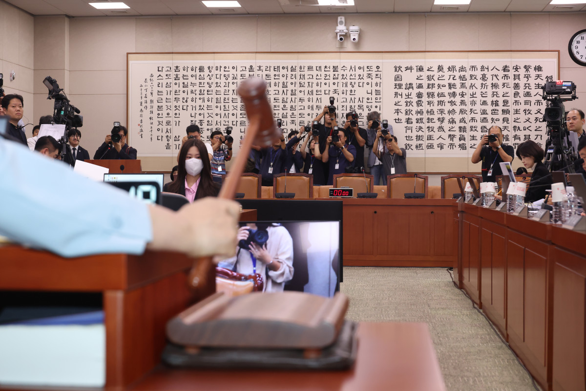 ▲추미애 국회 법사위원장이 30일 서울 여의도 국회에서 열린 법제사법위원회 전체회의를 개의하고 있다. 조희대 대법원장이 불참, 자리가 비어 있다. 2025.09.30.  (뉴시스)