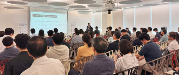 ▲4일 열린 출범 기념 세미나 ‘새정부 노동법·상법 개정과 기업의 대응전략’ 강의 모습.(법무법인 원 제공)