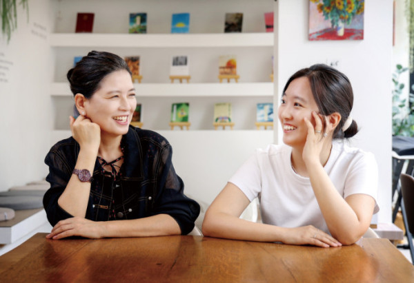 ▲본지 8월호에 소개한 윤여준 작가는 시어머니와의 교환 일기를 통해 고부 관계가 어떻게 달라질 수 있는지 보여줬다. (주민욱 프리랜서)
