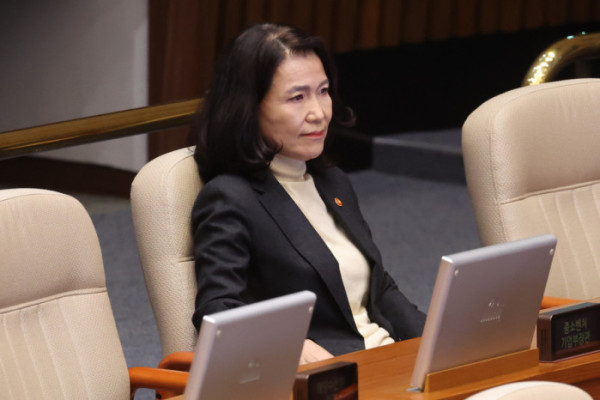 ▲이진숙 방송통신위원장이 지난달 27일 국회 본회의에서 방송미디어통신위원회의 설치 및 운영에 관한 법률안에 대한 더불어민주당 이주희 의원의 무제한토론을 지켜보고 있다. (연합뉴스)