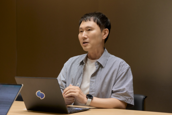 ▲이영곤 토스증권 리서치센터장이 서울 강남구 토스증권 본사에서 이투데이와 인터뷰를 진행하고 있다.   (출처=토스증권)